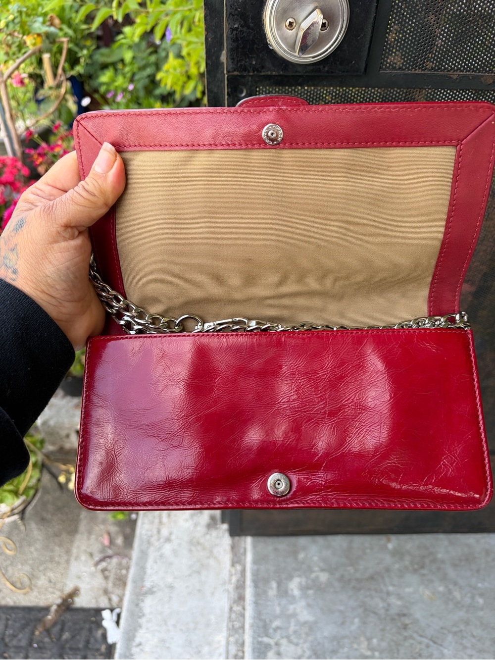 Gorgeous Y2k Candy Red Glossy Coach Crimson Patent Leather Buckle Wristlet Walle - Picture 5 of 10